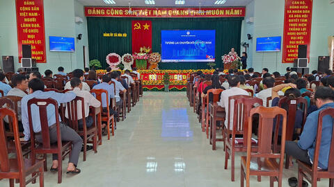 ĐẢNG ỦY XÃ HÒA HỘI TỔ CHỨC HỘI NGHỊ BỒI DƯỠNG NHẬN THỨC, KỸ NĂNG CHUYỂN ĐỔI SỐ GẮN VỚI PHONG TRÀO “BÌNH DÂN HỌC VỤ SỐ” VÀ TRIỂN KHAI CÔNG TÁC BẦU CỬ NHIỆM KỲ 2026 - 2031