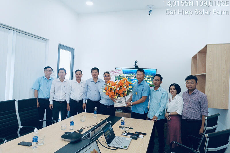 LÃNH ĐẠO UBND XÃ HÒA HỘI THĂM VÀ CHÚC MỪNG DOANH NGHIỆP NHÂN NGÀY DOANH NHÂN VIỆT NAM (13/10)