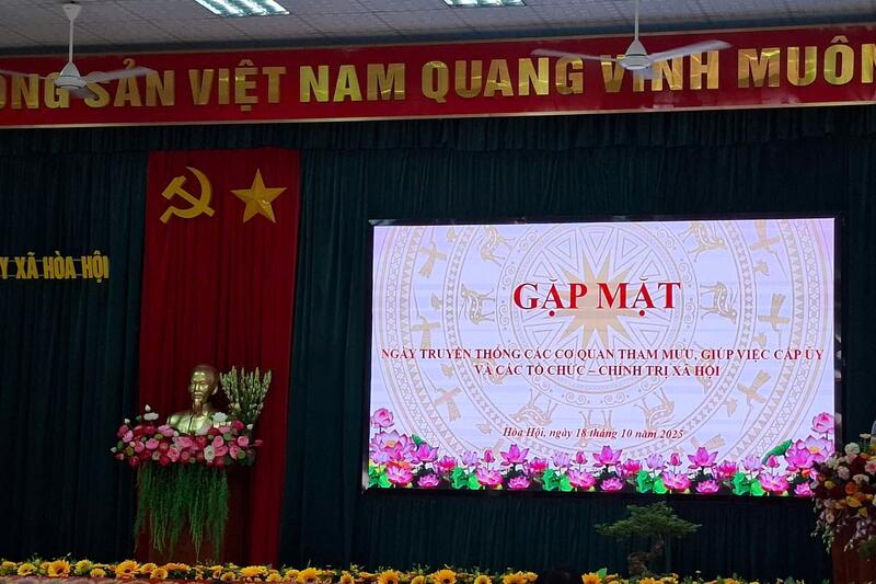 ĐẢNG ỦY XÃ HÒA HỘI TỔ CHỨC GẶP MẶT KỶ NIỆM NGÀY TRUYỀN THỐNG CÁC CƠ QUAN THAM MƯU, GIÚP VIỆC CẤP ỦY VÀ CÁC TỔ CHỨC CHÍNH TRỊ - XÃ HỘI